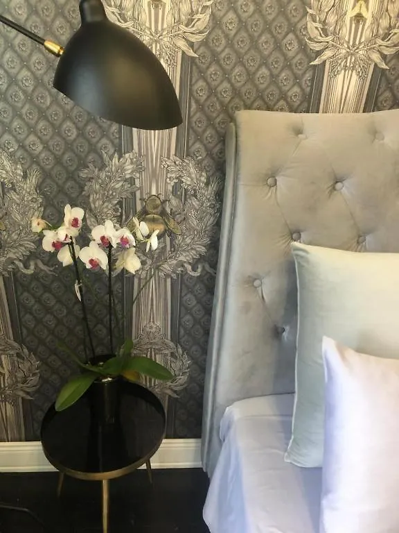 Lippi 42 Guest House Single Room'S In Villa With Garden Milan Italy